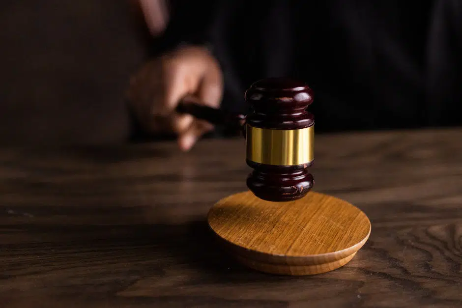 Fallo judicial histórico: Tribunal ordena a Migración Colombia revelar todos los registros de viaje de Jeffrey Epstein y Ghislaine Maxwell.