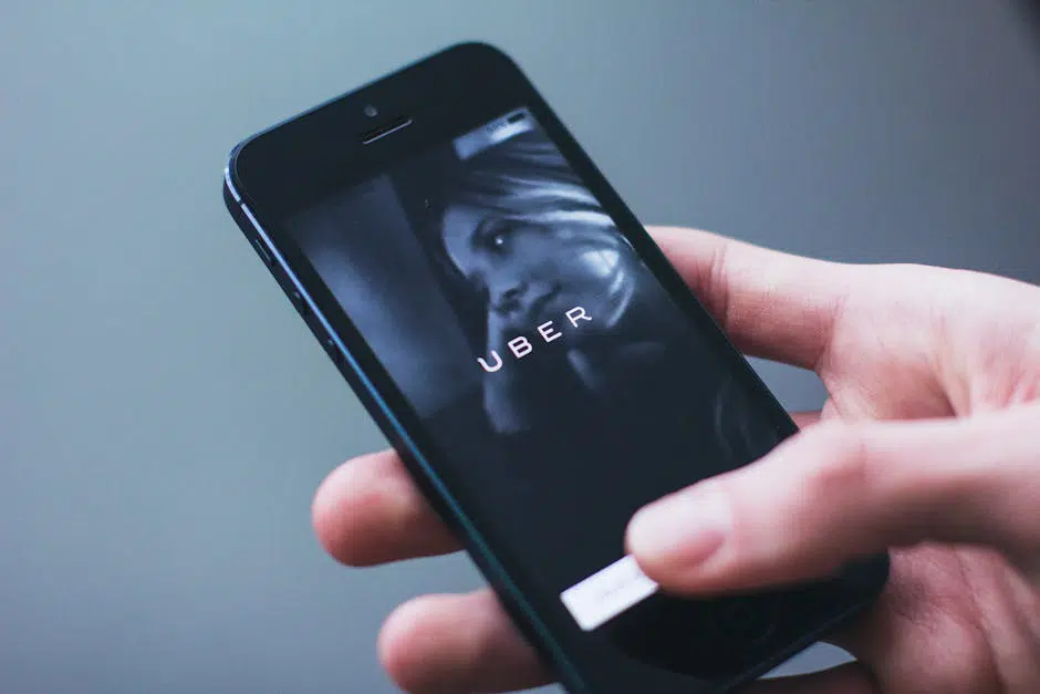 La revolución de Uber ya tiene permiso: sus robotaxis autónomos de lujo podrían estar en tu calle, pero algo los detiene.