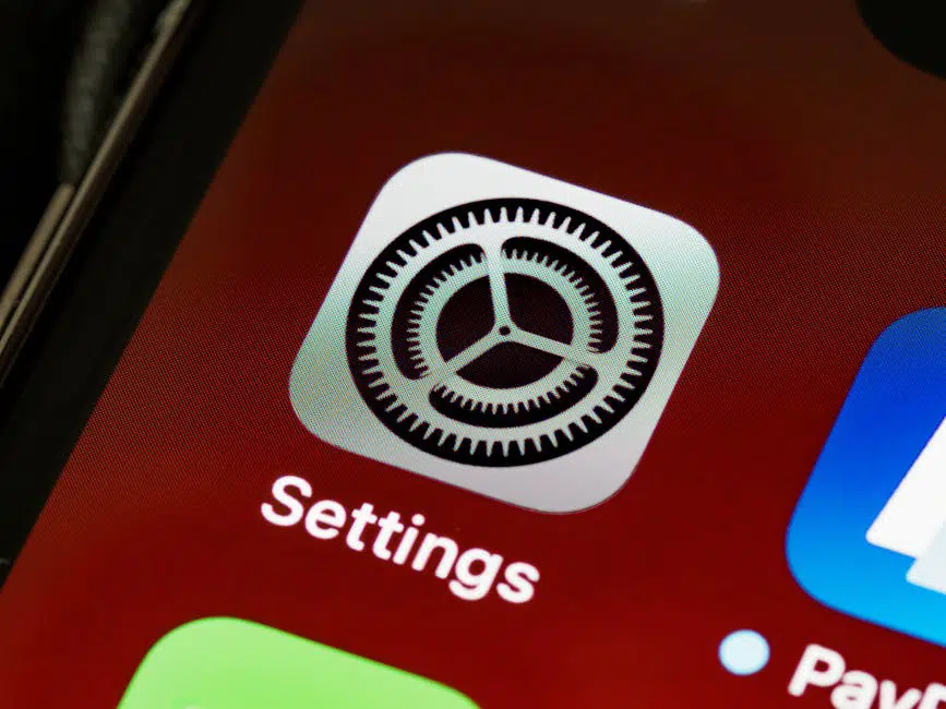 Apple rompe sus reglas: iOS 27 te permitirá elegir la IA de tu iPhone con un menú secreto nunca antes visto.